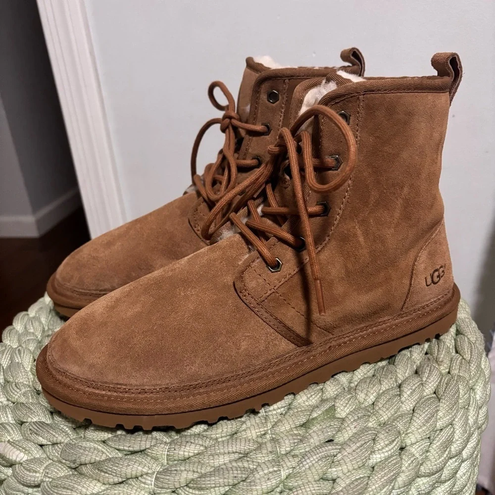 NEW UGG Harkley Chukka Chestnut Brown Sherpa Boots Size 9